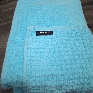 DKNY Towel Set